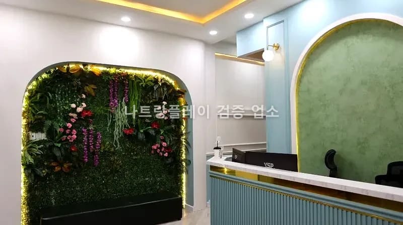 그린 이발소 리셉션 · 고급스러운 이발 구역